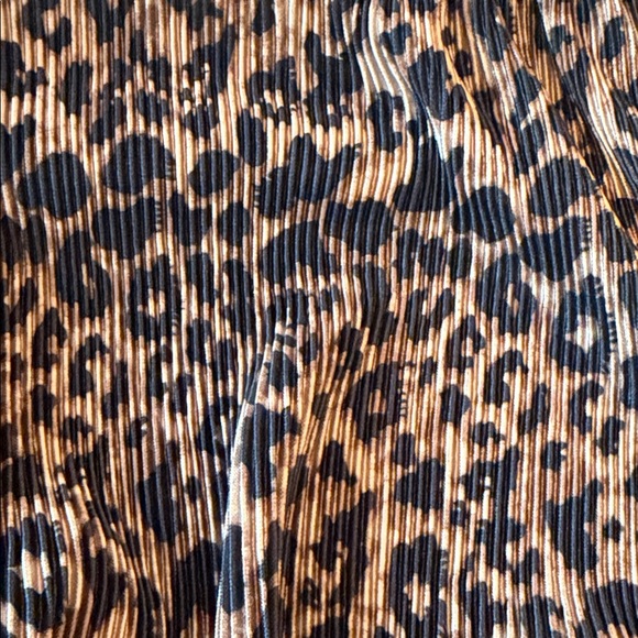 She + Sky Animal Print Flared Sleeve Blouse - Picture 6 of 6